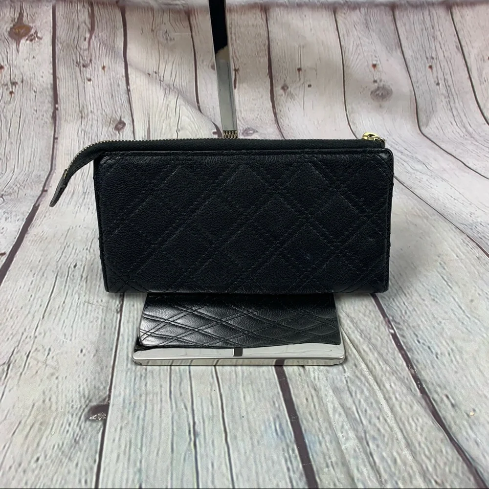 Marc Jacobs questions leave